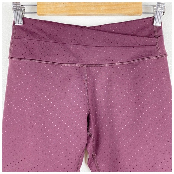 Lululemon Astro‎ Wunder Under Crop II Shine Dot in Bordeaux Drama Size 4 - Picture 10 of 11